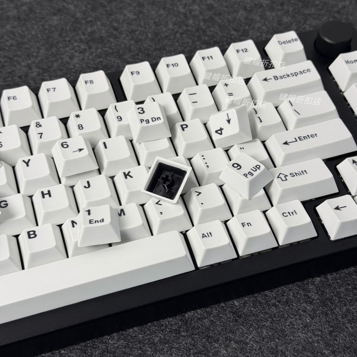 ミニマリストな純白キーキャップ チェリープロファイル PBT - Gaming Keyboard Bundle のレビューと価格